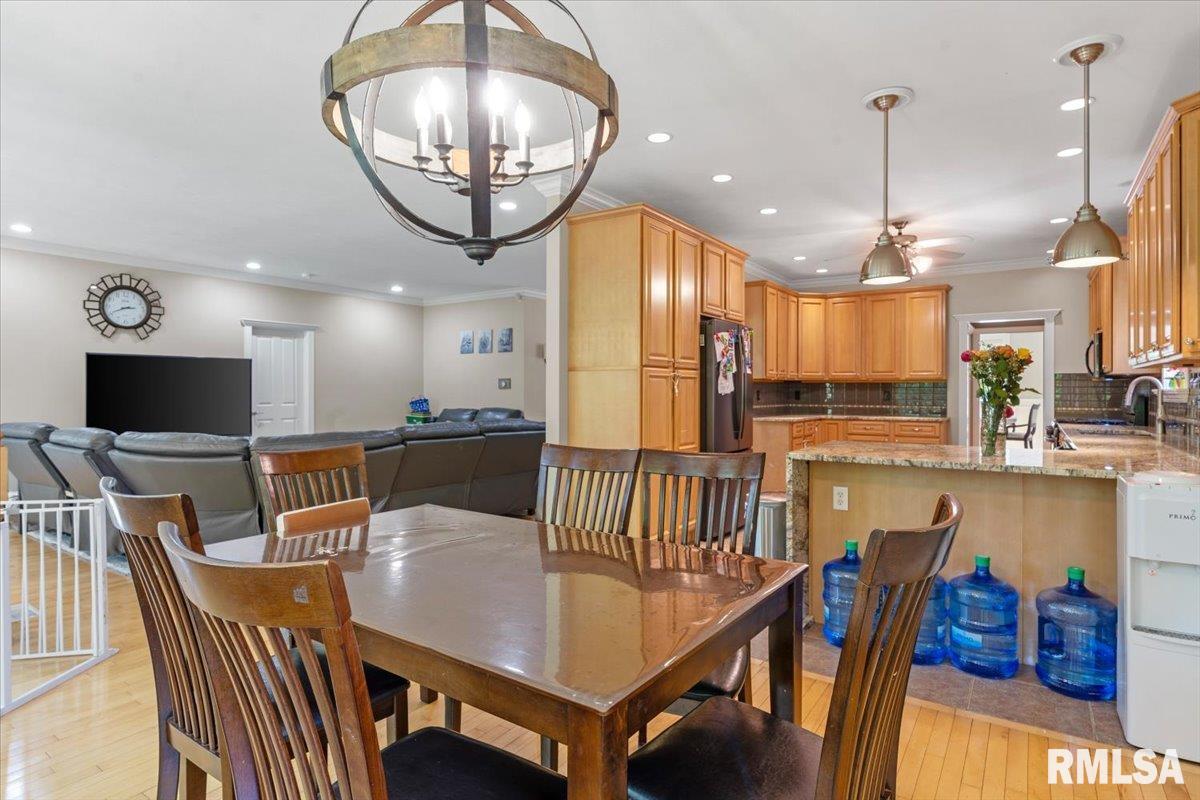 2320 Chatham Road Springfield, IL 62704 - Photo 12 of 48