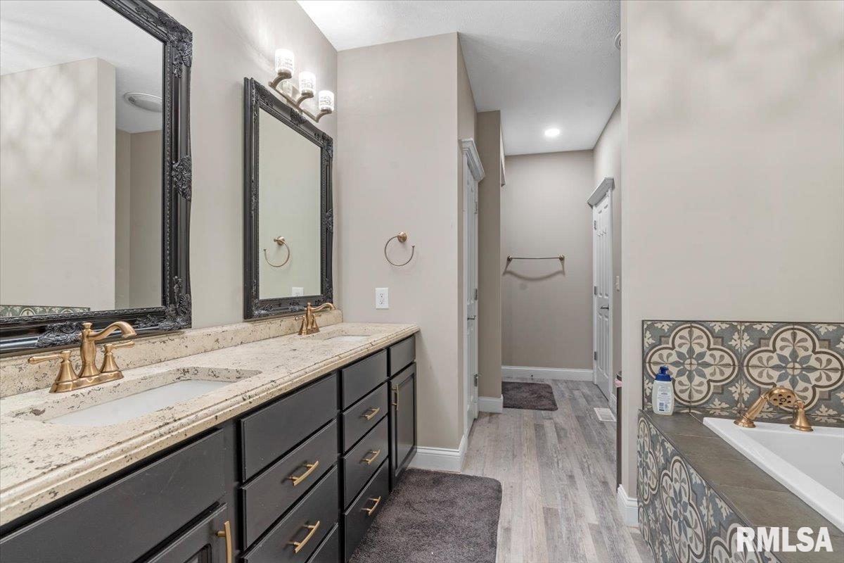 2320 Chatham Road Springfield, IL 62704 - Photo 20 of 48