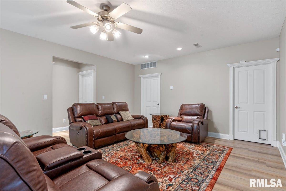 2320 Chatham Road Springfield, IL 62704 - Photo 28 of 48