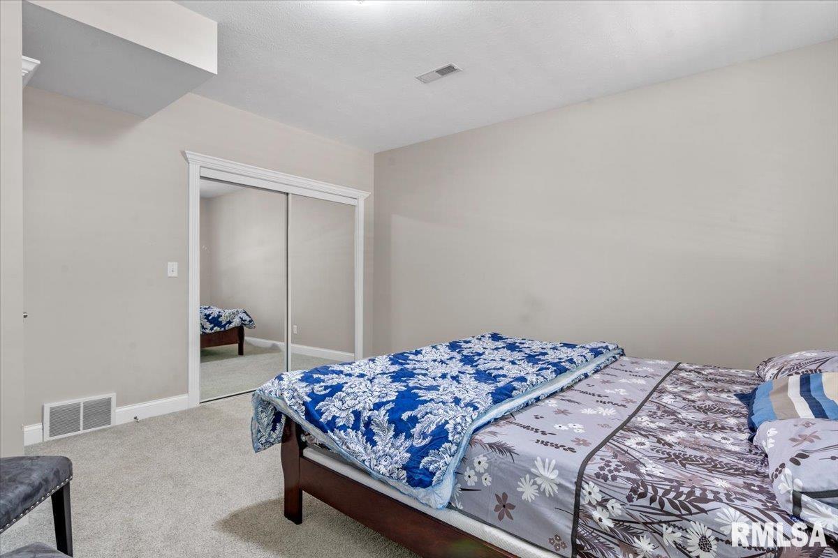 2320 Chatham Road Springfield, IL 62704 - Photo 33 of 48