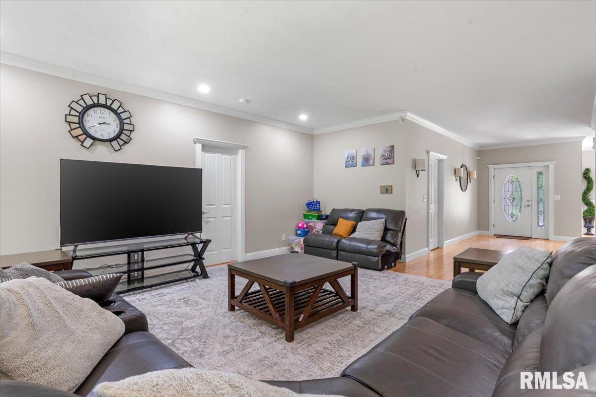 2320 Chatham Road Springfield, IL 62704 - Photo 6 of 48