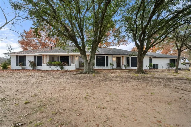 $600,000 | 9926 County Road 1390, Blooming Grove, TX 76626