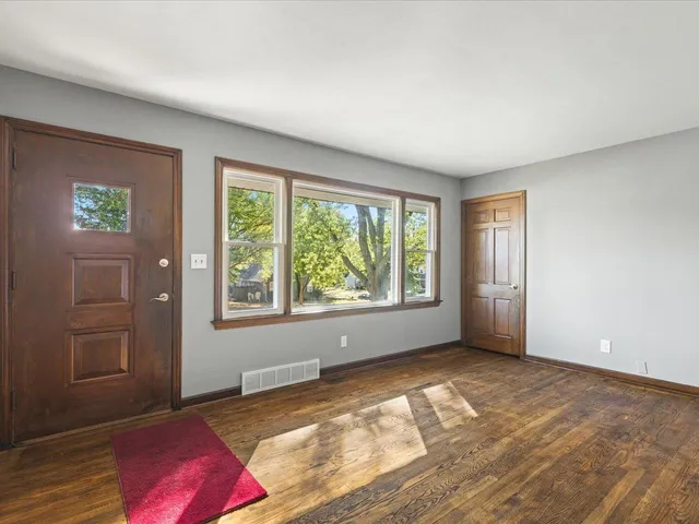 a view of empty room with window