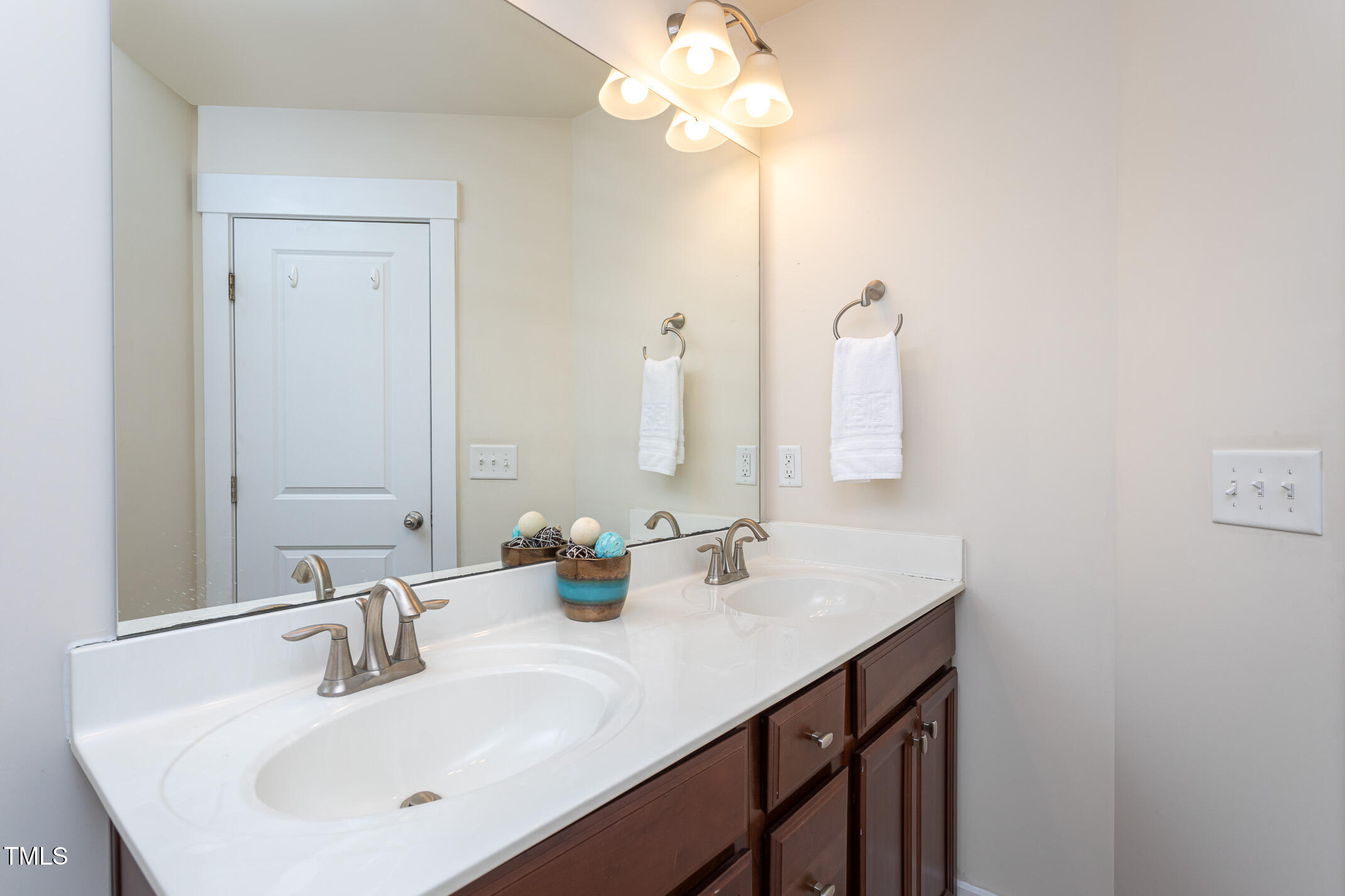 9306 Alcazar Walk Raleigh, NC 27617 - Photo 32 of 45 Guest bath 2nd floor (view 2)