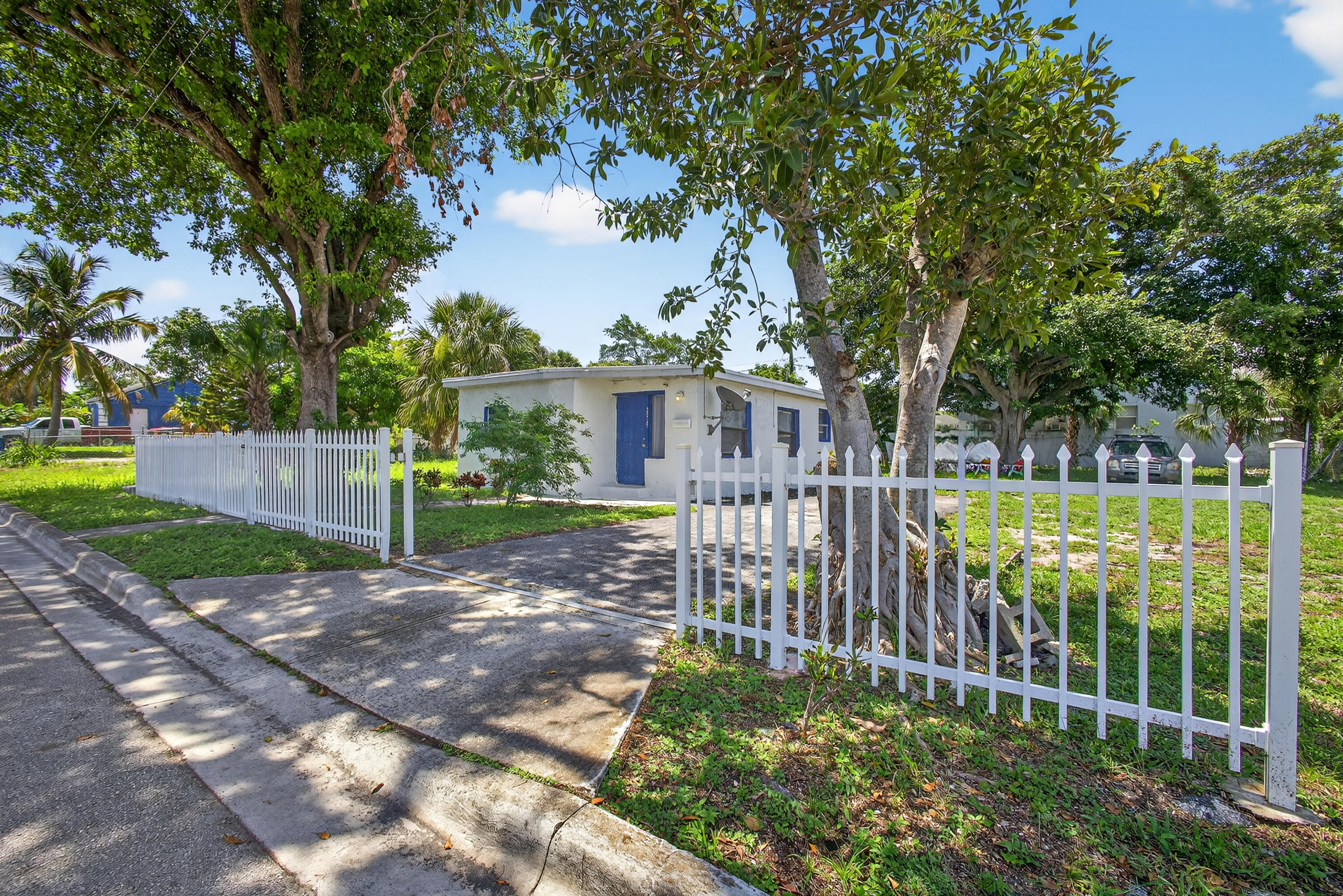 1181 West 32nd Street Riviera Beach, FL 33404 - Photo 2 of 10 Side Street Front View