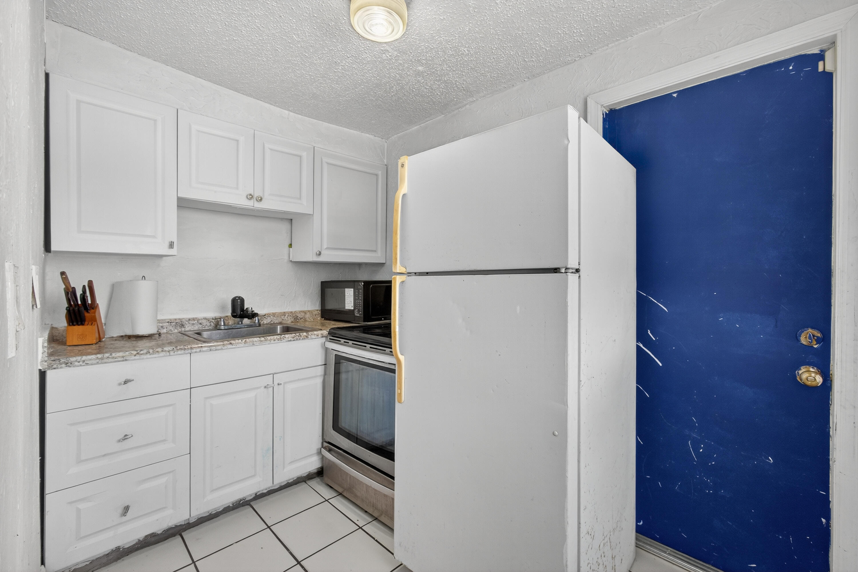 1181 West 32nd Street Riviera Beach, FL 33404 - Photo 8 of 10 Kitchen