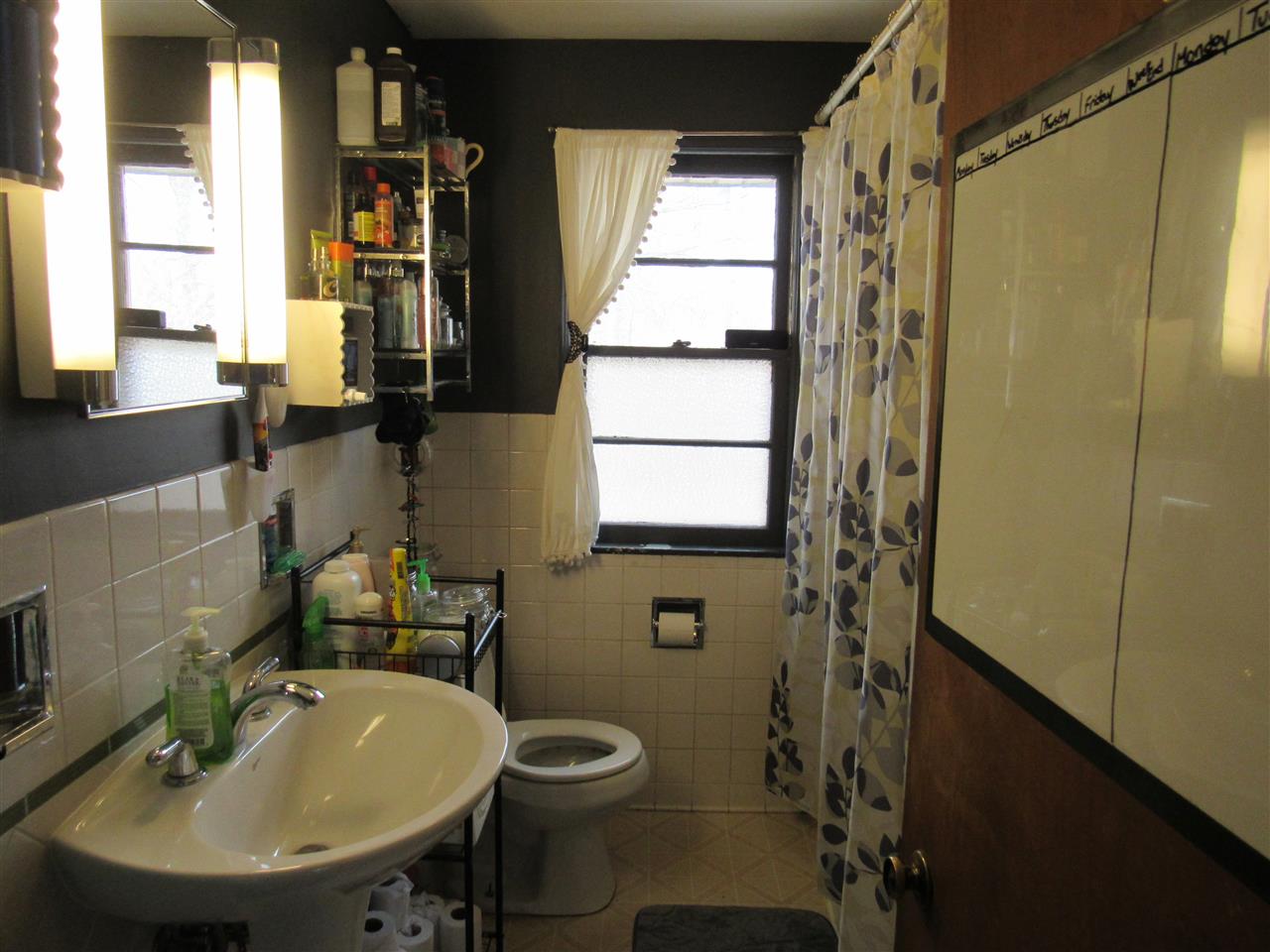 1081 East Hill Road Flint, MI 48507 - Photo 4 of 12 50008033-3.JPG