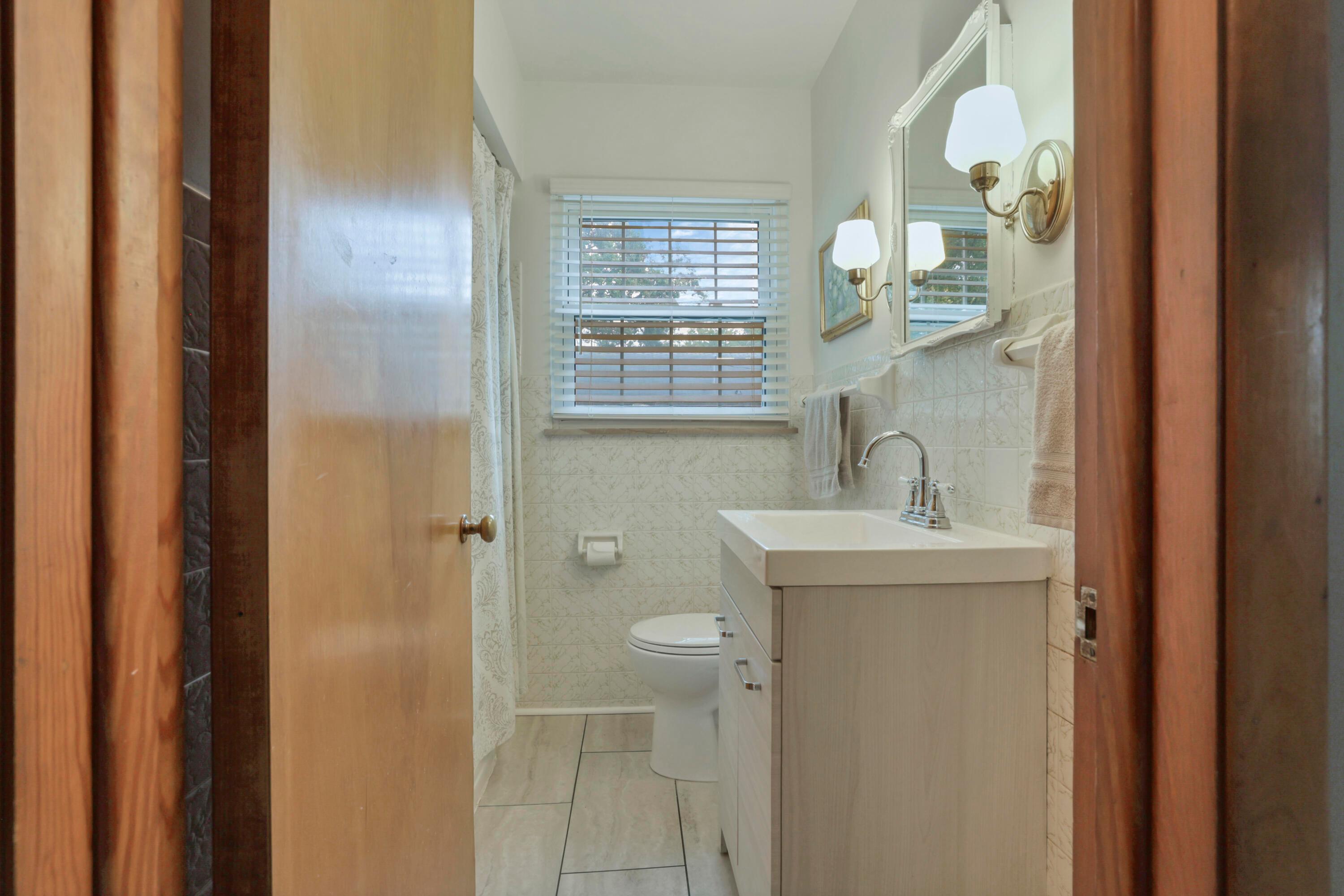 5101 Hamilton Road Hilliard, OH 43026 - Photo 19 of 40 Downstairs Full Bath