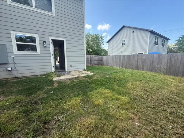 a view of a back yard of the house