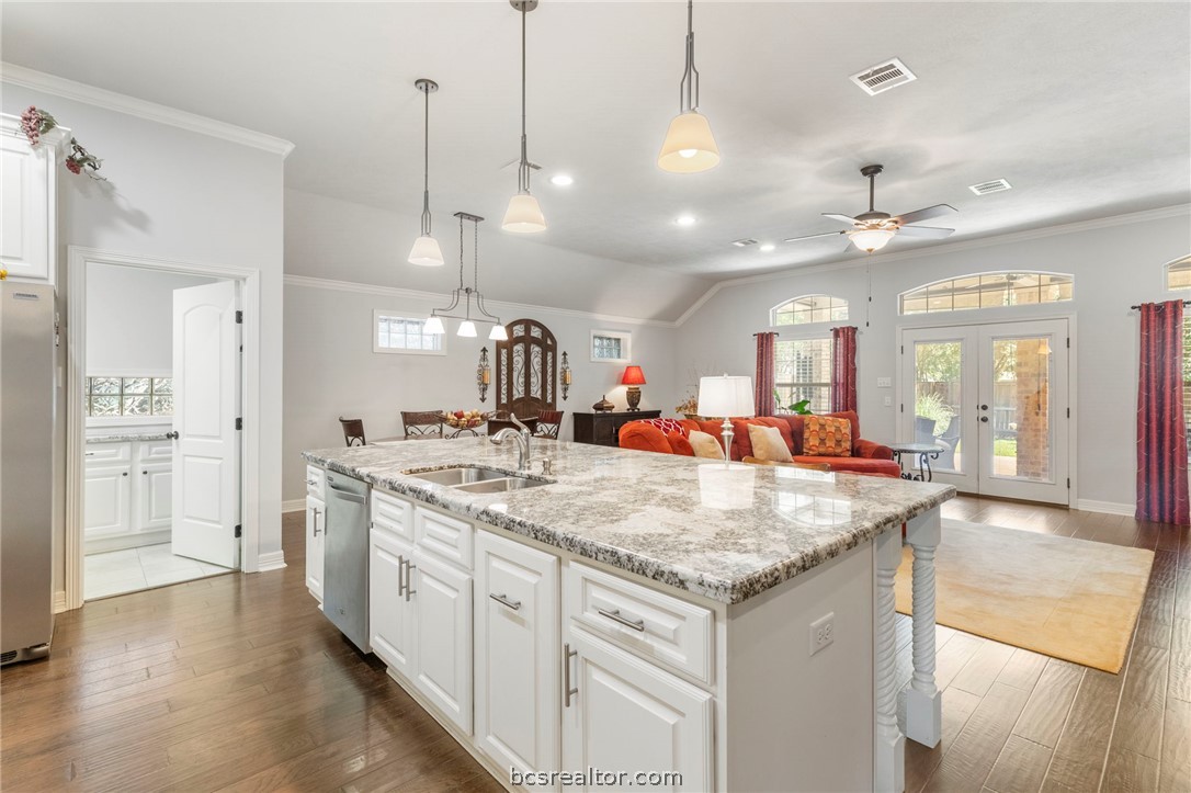 318 Cecelia Loop College Station, TX 77845 - Photo 21 of 38