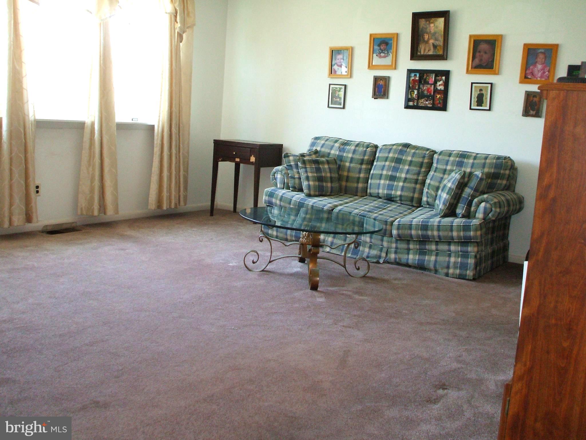 11830 Colman Road Philadelphia, PA 19154 - Photo 3 of 36 Living Room W/Replacement Windows