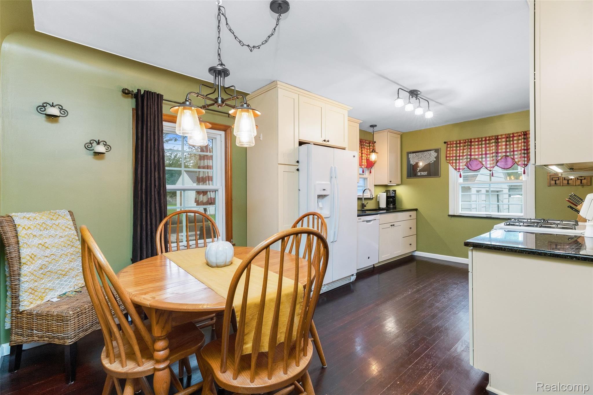 7398 Hatchery Road Waterford, MI 48327 - Photo 8 of 26 Dining room and kitchen