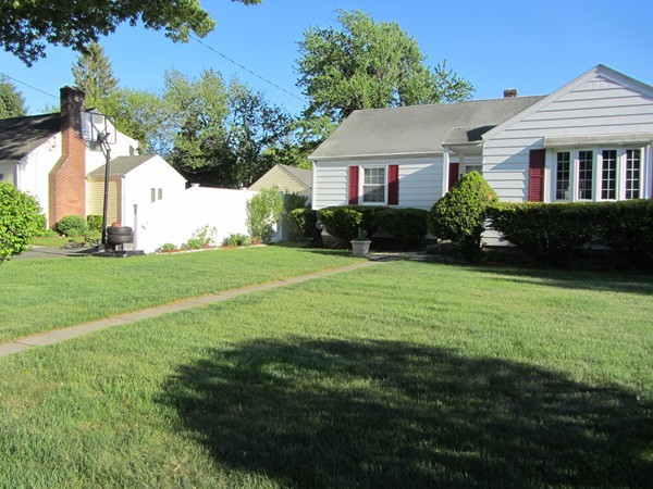 15 Kenway Drive Springfield, MA 01104 - Photo 3 of 30 Gallery Image 3