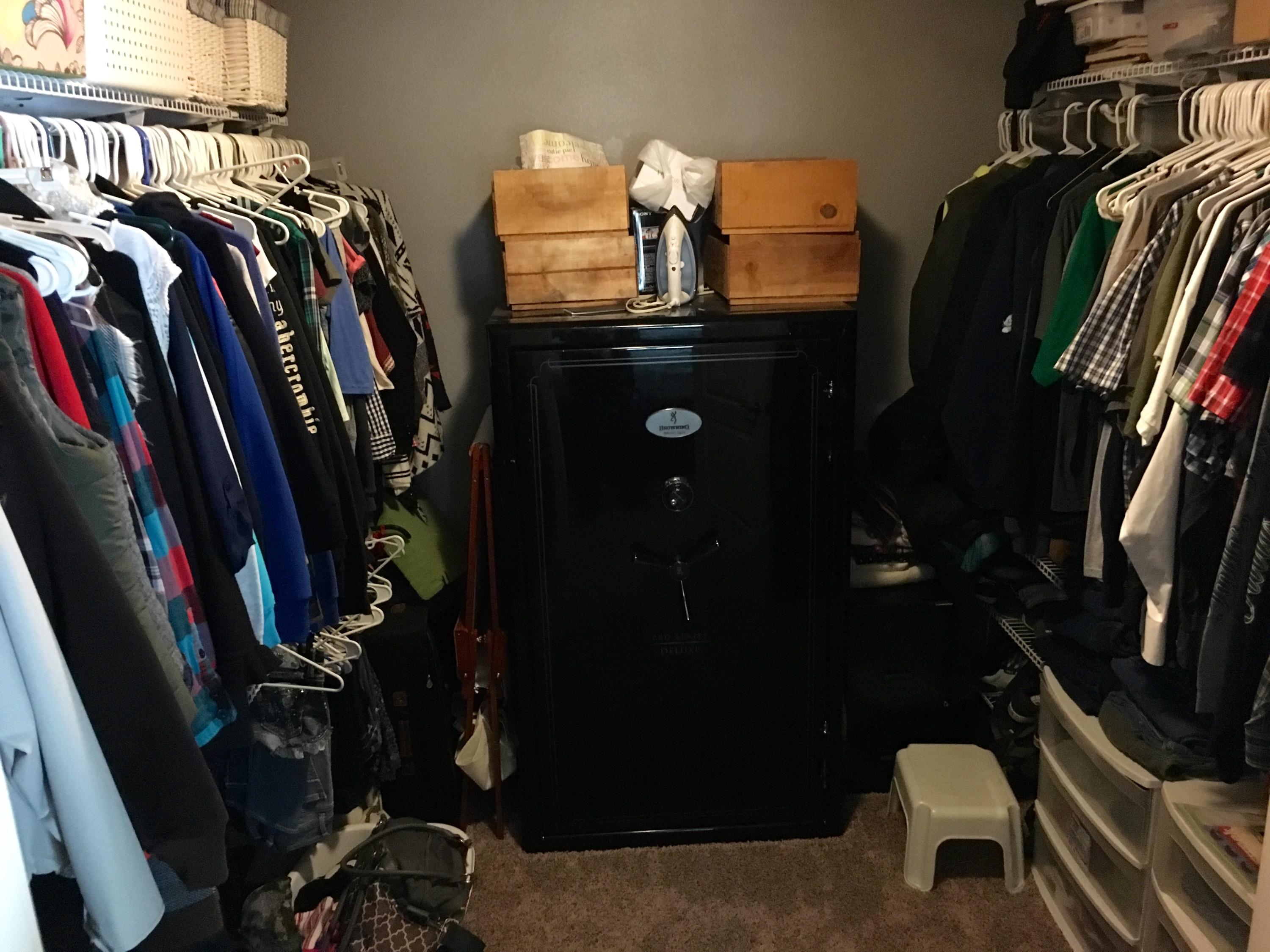 17215 Bowman Road Cottonwood, CA 96022 - Photo 16 of 30 Huge master closet