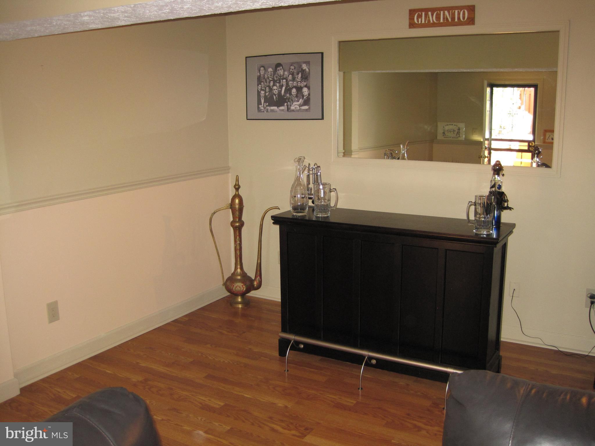 6178 Morning Glory Road Alexandria, VA 22310 - Photo 22 of 26 a room with a table and a potted plant