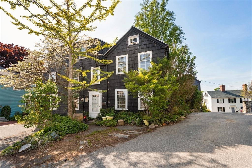 29-31 Circle Street Marblehead, MA 01945 - Photo 1 of 37