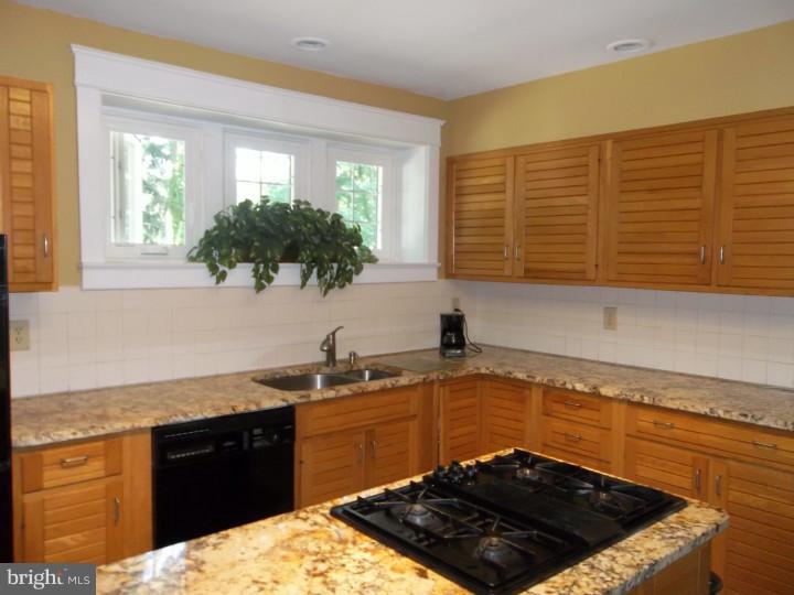 517 South Providence Road Wallingford, PA 19086 - Photo 8 of 25