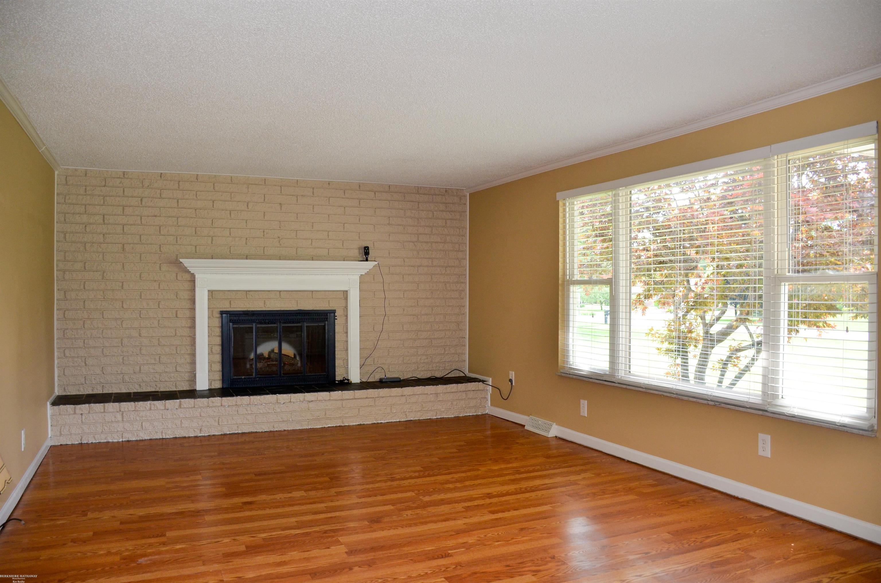 50400 Fairchild Road New Baltimore, MI 48051 - Photo 23 of 36