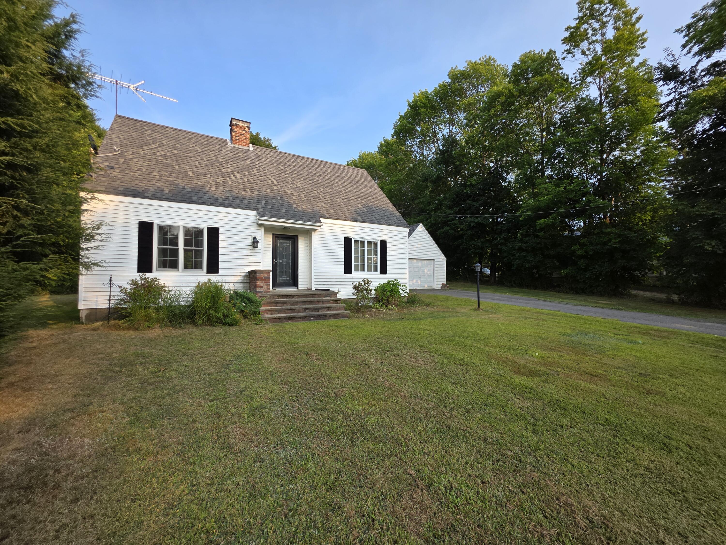357 Main Street Lincoln, ME 04457 - Photo 9 of 54 20250823_173959