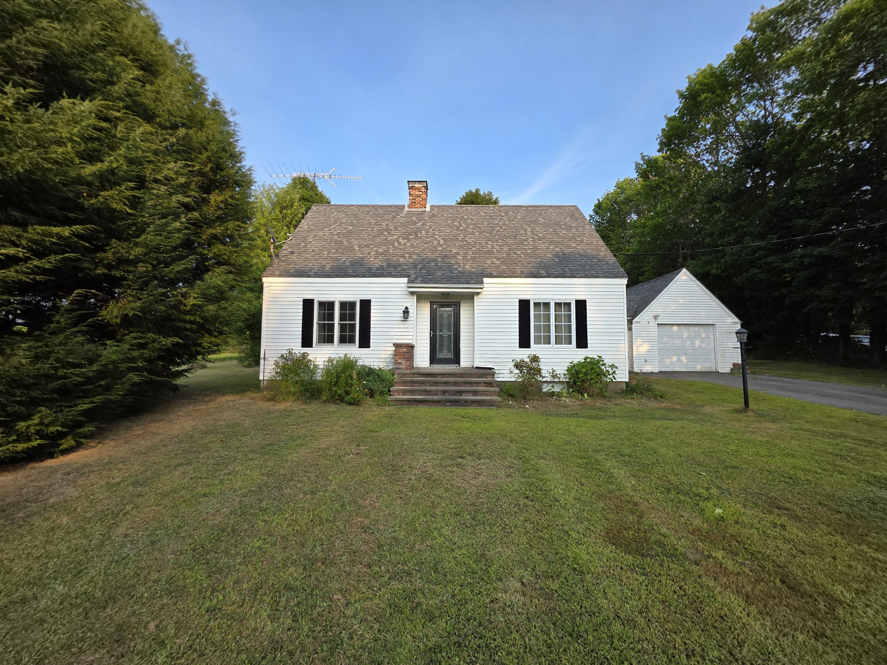 357 Main Street Lincoln, ME 04457 - Photo 10 of 54 20250823_174007