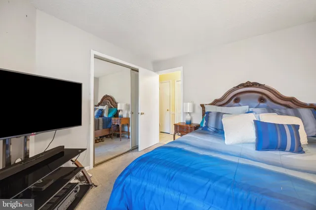 a view of livingroom with washer and dryer
