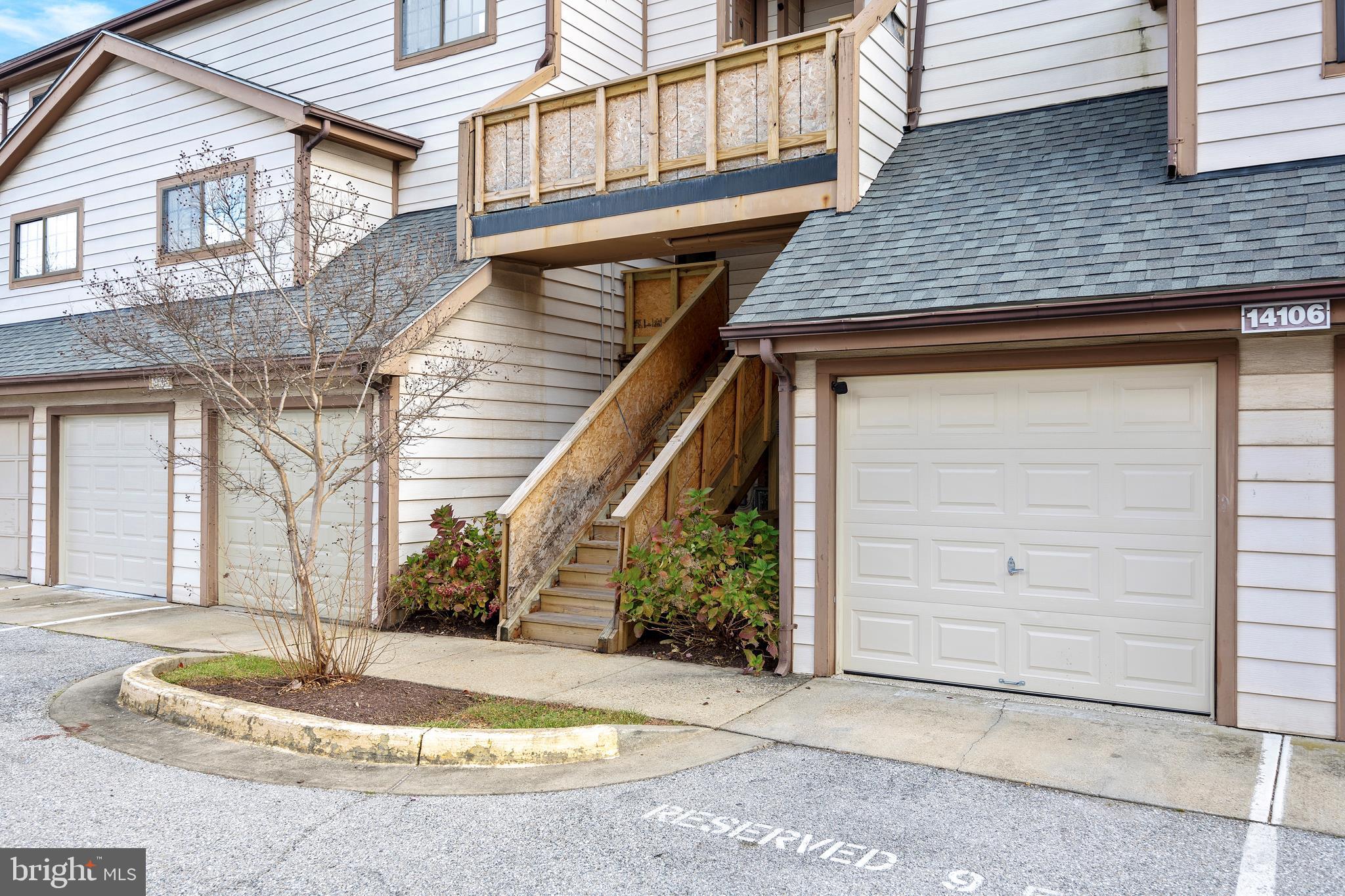 14106 William Street, Unit 19B Laurel, MD 20707 - Photo 27 of 31 a backyard of a house