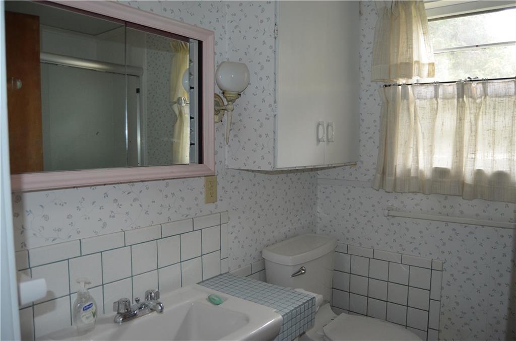 233 Clyde Road Bangor, ME 04401 - Photo 16 of 29 Full bath.