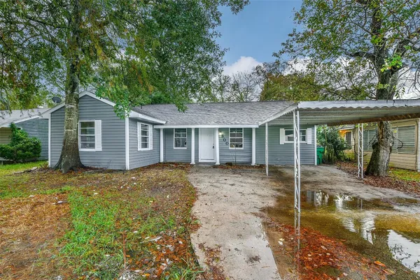 $1,775 | 500 Farrer Street, Angleton, TX 77515