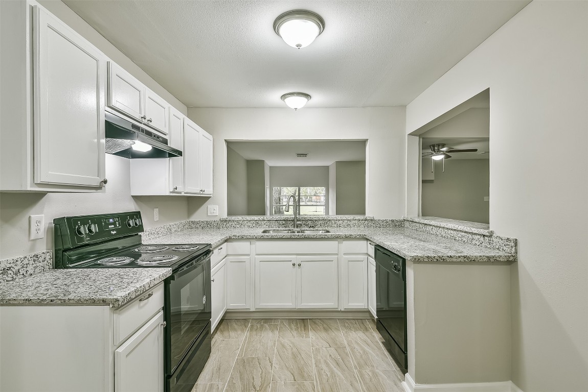 500 Farrer Street Angleton, TX 77515 - Photo 13 of 40