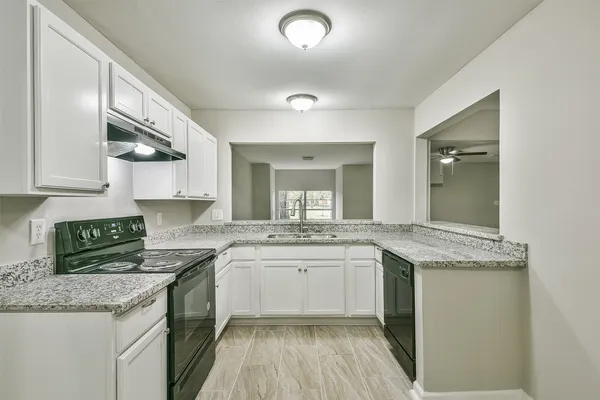 $1,775 | 500 Farrer Street, Angleton, TX 77515