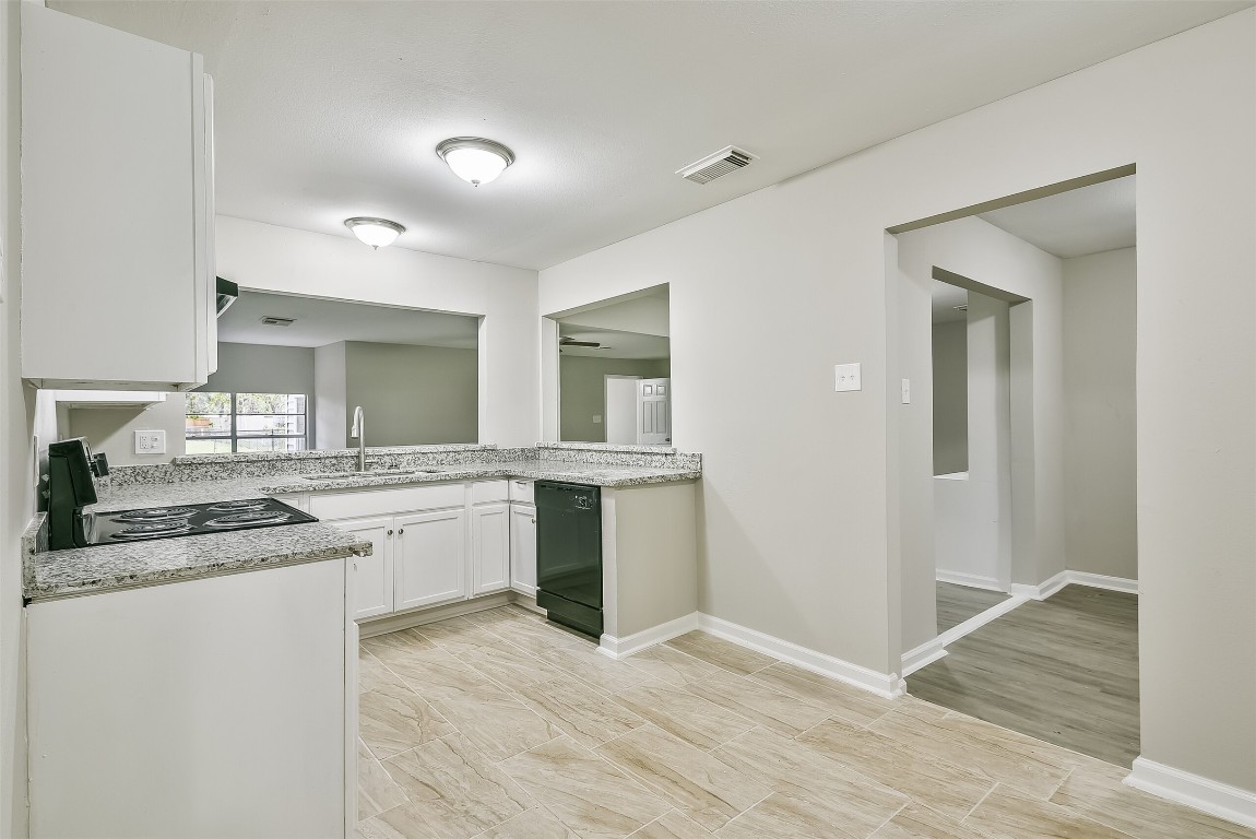 500 Farrer Street Angleton, TX 77515 - Photo 14 of 40