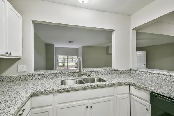 $1,775 | 500 Farrer Street, Angleton, TX 77515