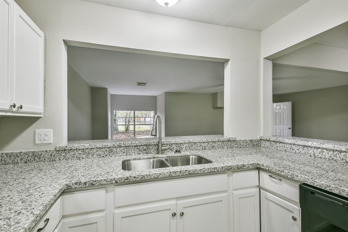 500 Farrer Street Angleton, TX 77515 - Photo 15 of 40