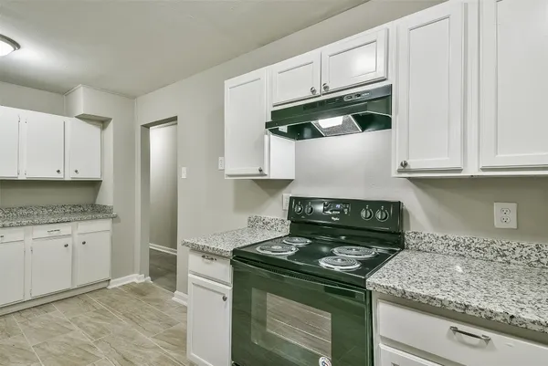 $1,775 | 500 Farrer Street, Angleton, TX 77515