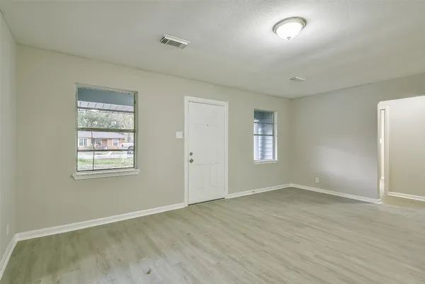 $1,775 | 500 Farrer Street, Angleton, TX 77515