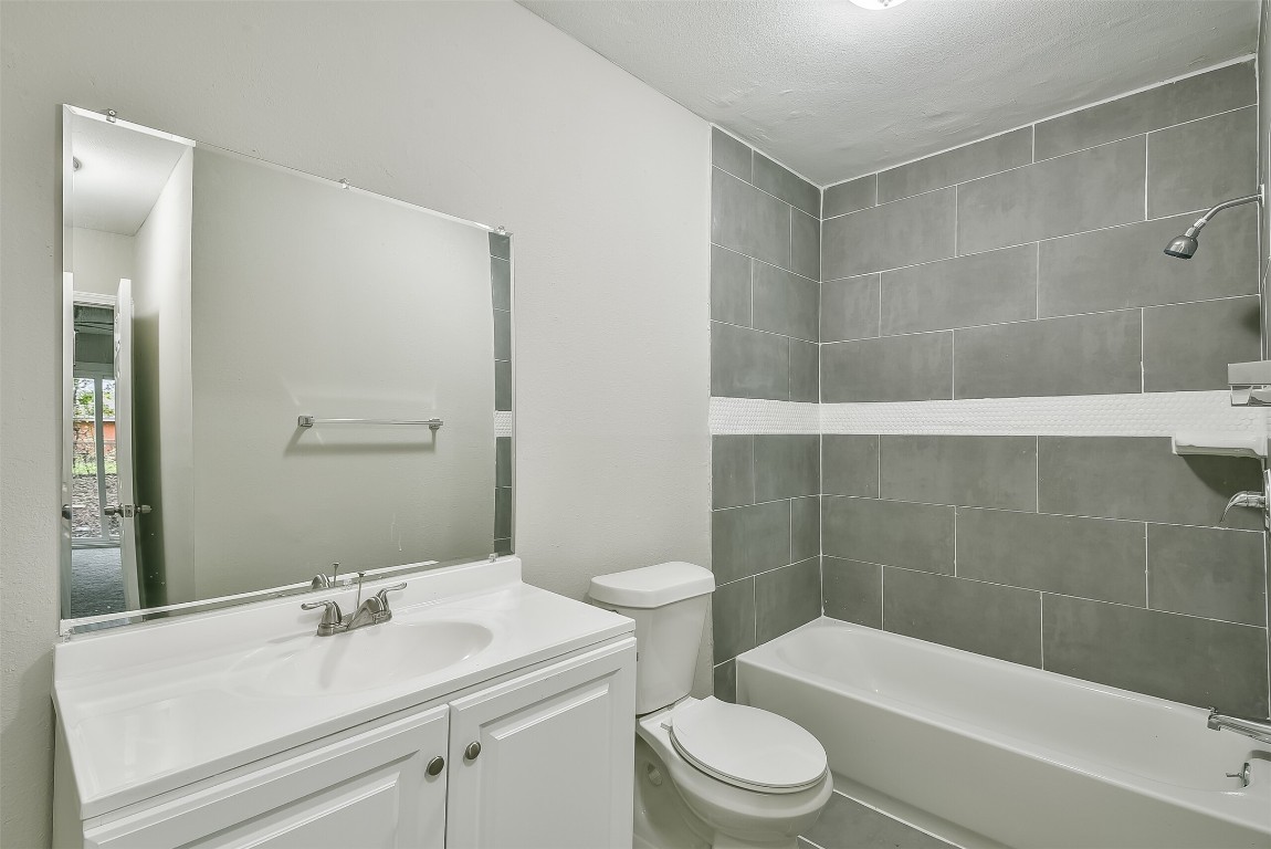 500 Farrer Street Angleton, TX 77515 - Photo 28 of 40