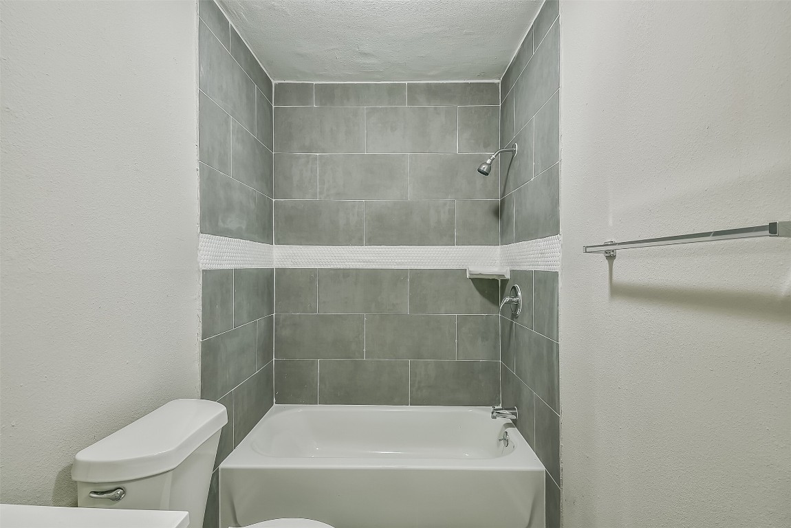 500 Farrer Street Angleton, TX 77515 - Photo 29 of 40