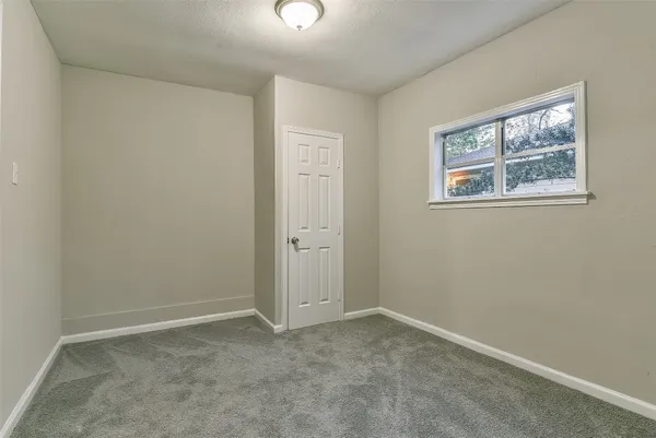 $1,775 | 500 Farrer Street, Angleton, TX 77515