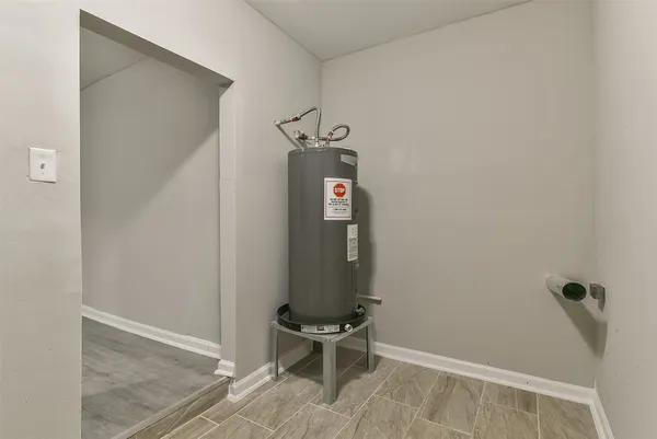 $1,775 | 500 Farrer Street, Angleton, TX 77515