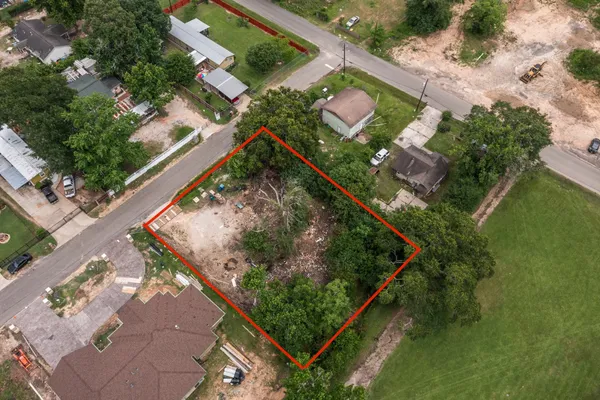 an aerial view of a residential houses with yard