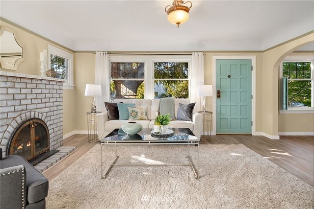 $834,000 | 5016 36th Avenue Southwest, Seattle, WA 98126