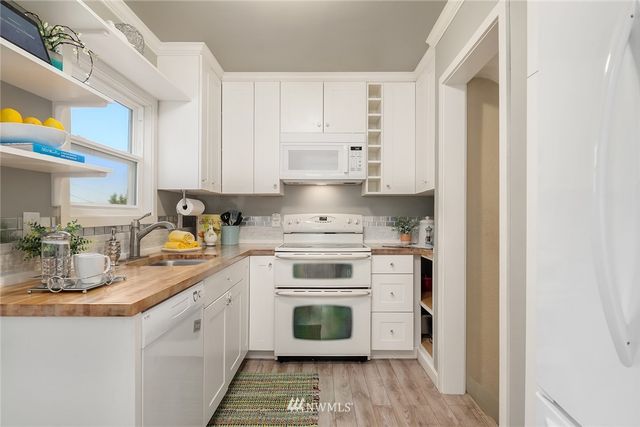 $834,000 | 5016 36th Avenue Southwest, Seattle, WA 98126