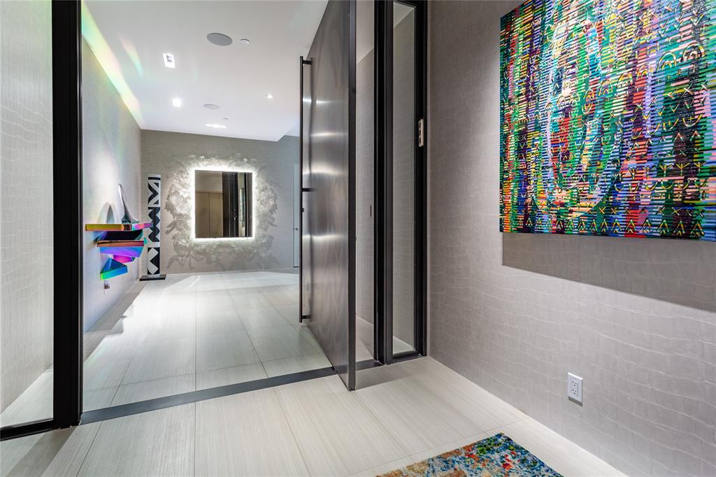 2300 Wolf Street, Unit 18A Dallas, TX 75201 - Photo 2 of 40 an entryway at an empty room