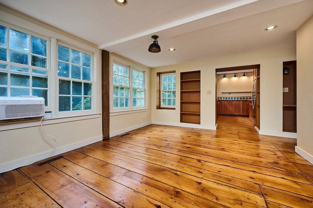 122 Bay Road Hadley, MA 01035 - Photo 10 of 42 Gallery Image 10