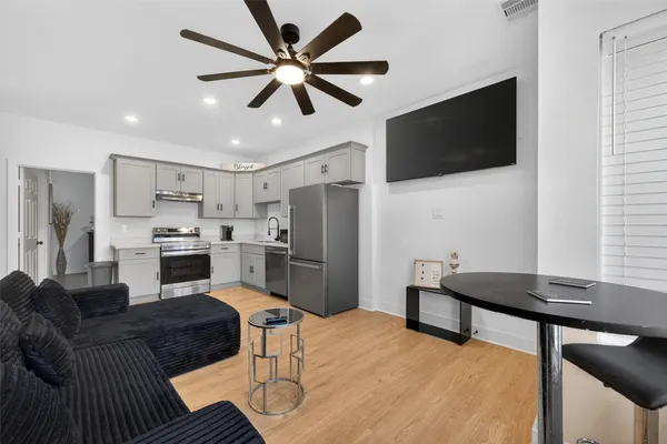 $2,000 | 4624 Maggie Street, Unit A, Houston, TX 77051