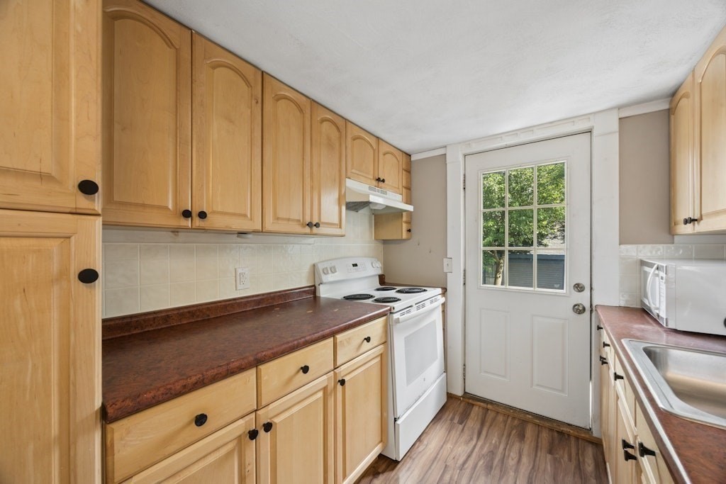 49 Felton Street Hudson, MA 01749 - Photo 25 of 41