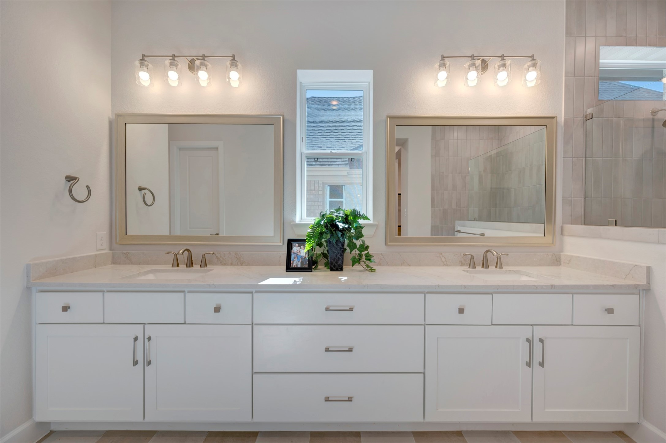 1728 Howler Way Montgomery, TX 77316 - Photo 18 of 43 /another view of this extra long vanity!