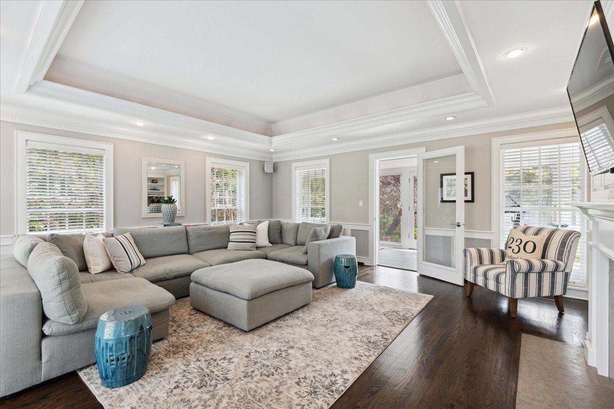 230 Oxford Road Kenilworth, IL 60043 - Photo 18 of 54 a living room with furniture and a large window