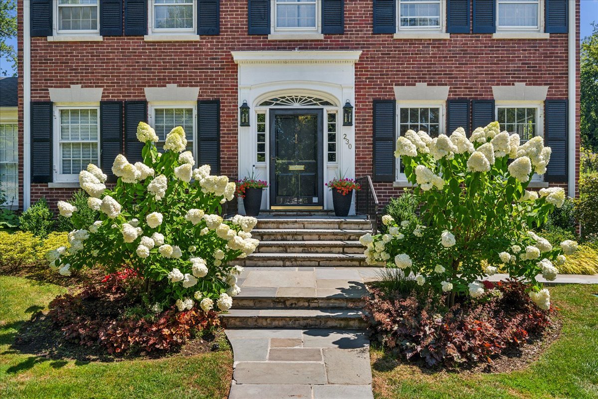 230 Oxford Road Kenilworth, IL 60043 - Photo 2 of 54 front view of a house with a yard