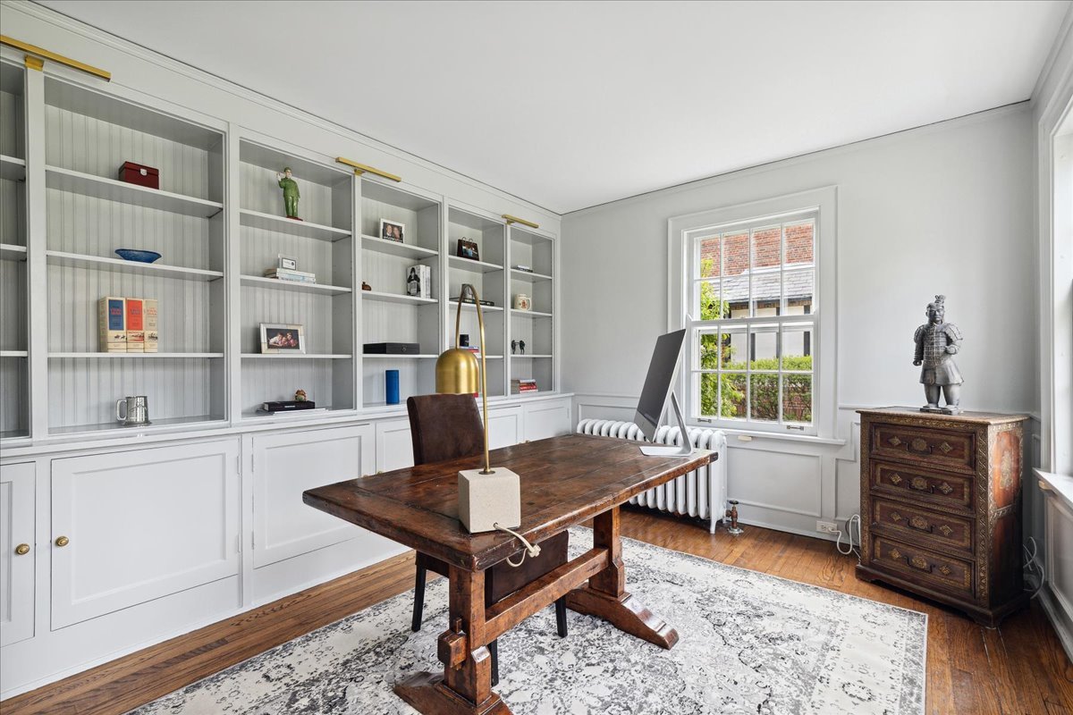 230 Oxford Road Kenilworth, IL 60043 - Photo 23 of 54 a workspace with furniture and a wooden floor